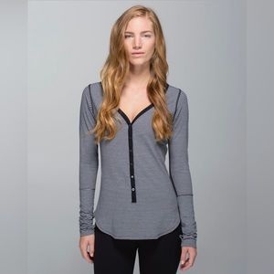 Lululemon Awesoma Henley Size 8